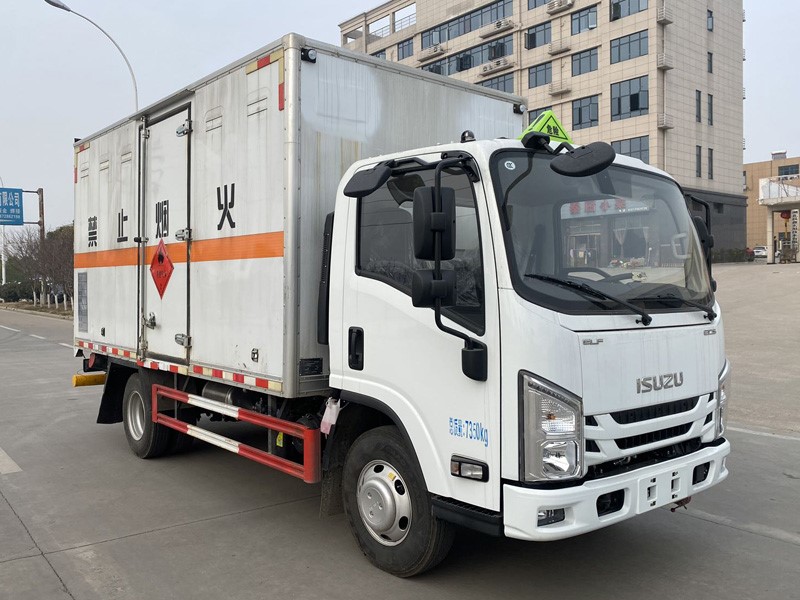 CSC5070XRQJW6型易燃氣體廂式運輸車