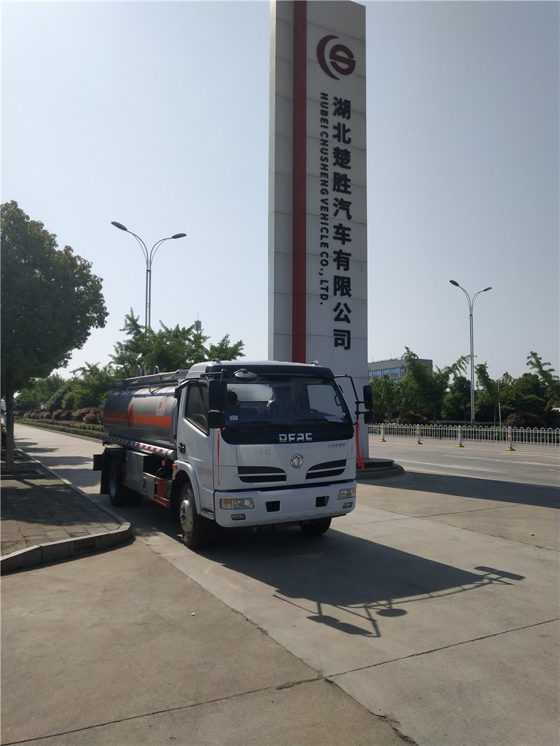 今日推薦：東風(fēng)多利卡8.09立方加油車(chē)