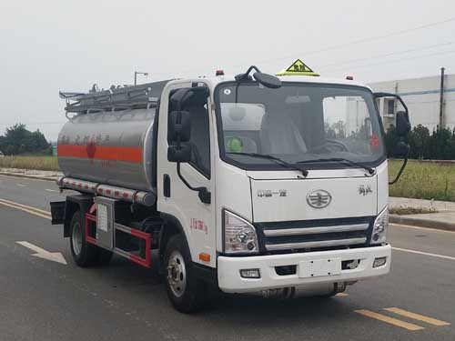 現(xiàn)車(chē)供應(yīng)：解放4.62立方加油車(chē)