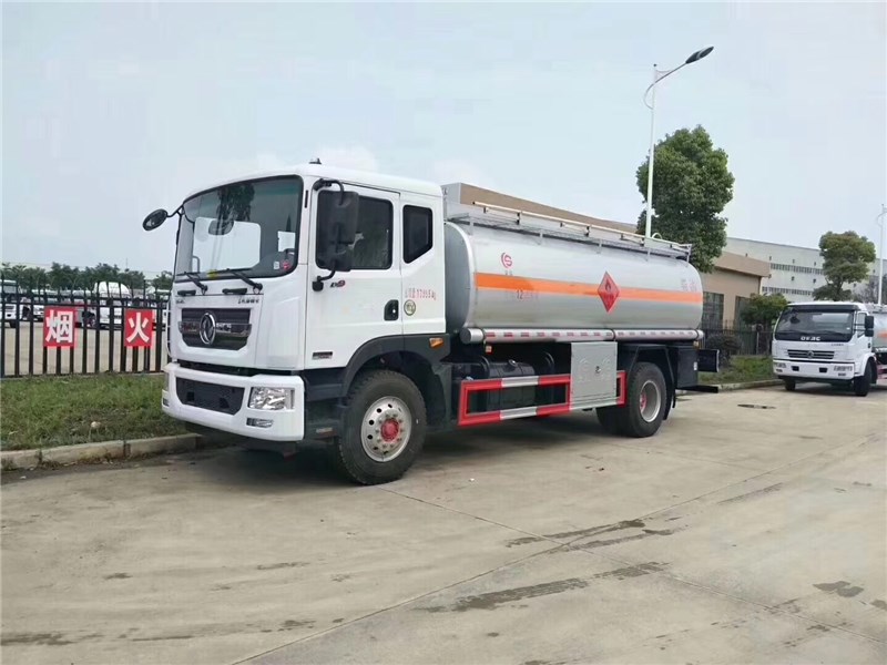 國(guó)五東風(fēng)天錦14.5方運(yùn)油車(chē)介紹